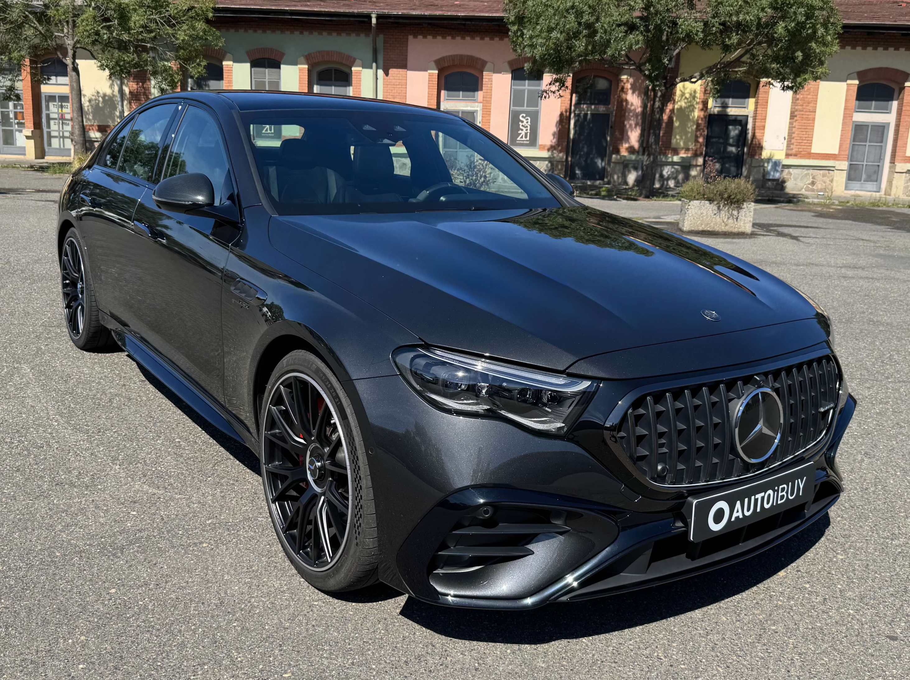 MERCEDES E SEDAN 53 AMG HYBRID 4MATIC | SKLADEM | ČESKÉ PŘEDVÁDĚCÍ AUTO | NOVÝ MODEL | SPORTOVNĚ LUXUSNÍ SEDAN | HYBRID 585 KONÍ | ŠEDÁ METALÍZA | ČERNÁ KŮŽE | MAXIMÁLNÍ VÝBAVA | VIP SLEVA | IHNED K PŘEDÁNÍ | NÁKUP ONLINE | AUTOiBUY.com